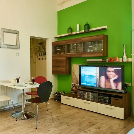 Studio Apartment Green Wall Zagreb Extérieur photo