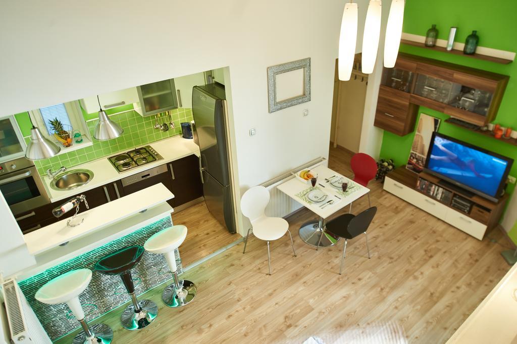 Studio Apartment Green Wall Appartamento *