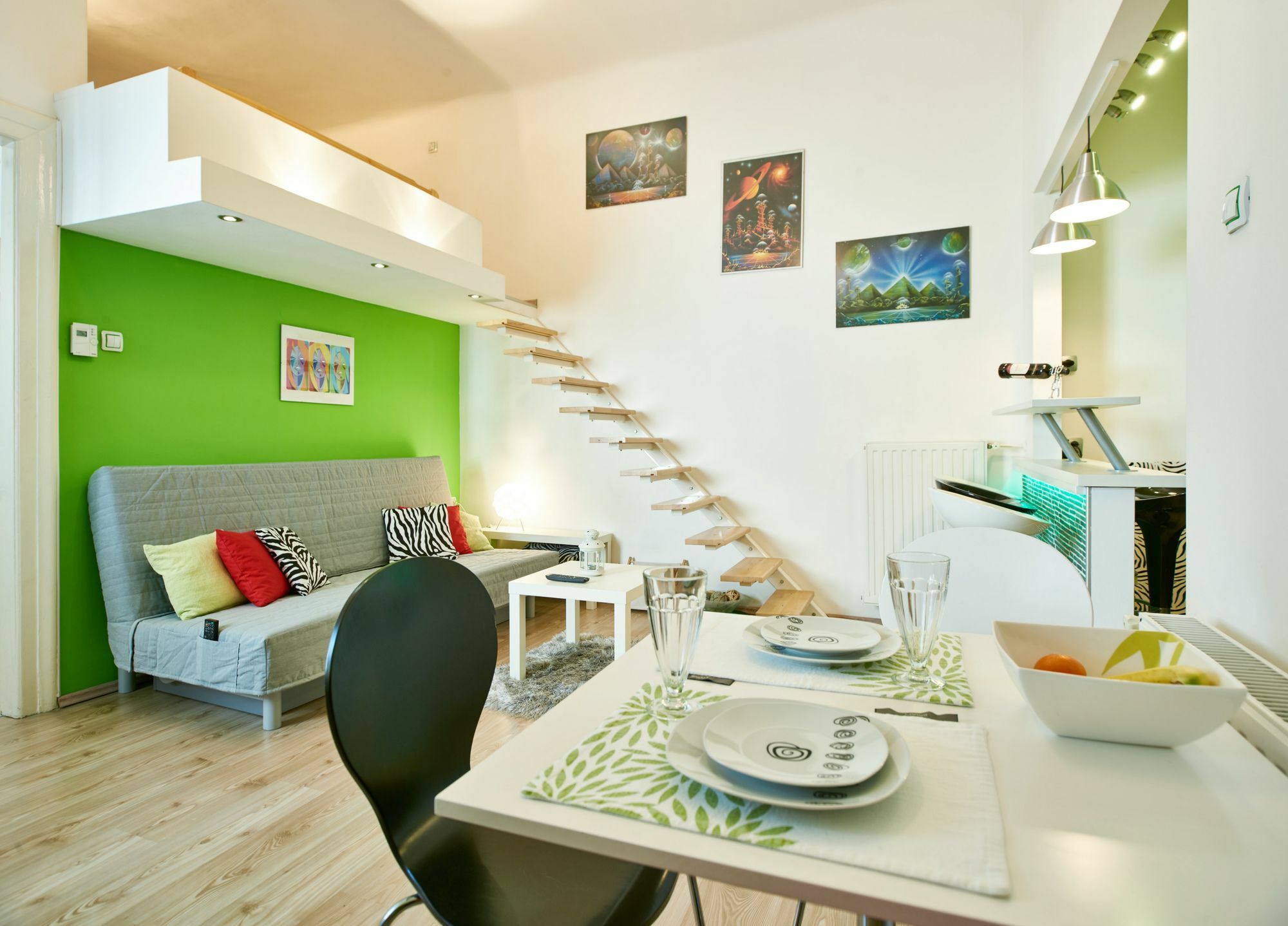 Studio Apartment Green Wall *